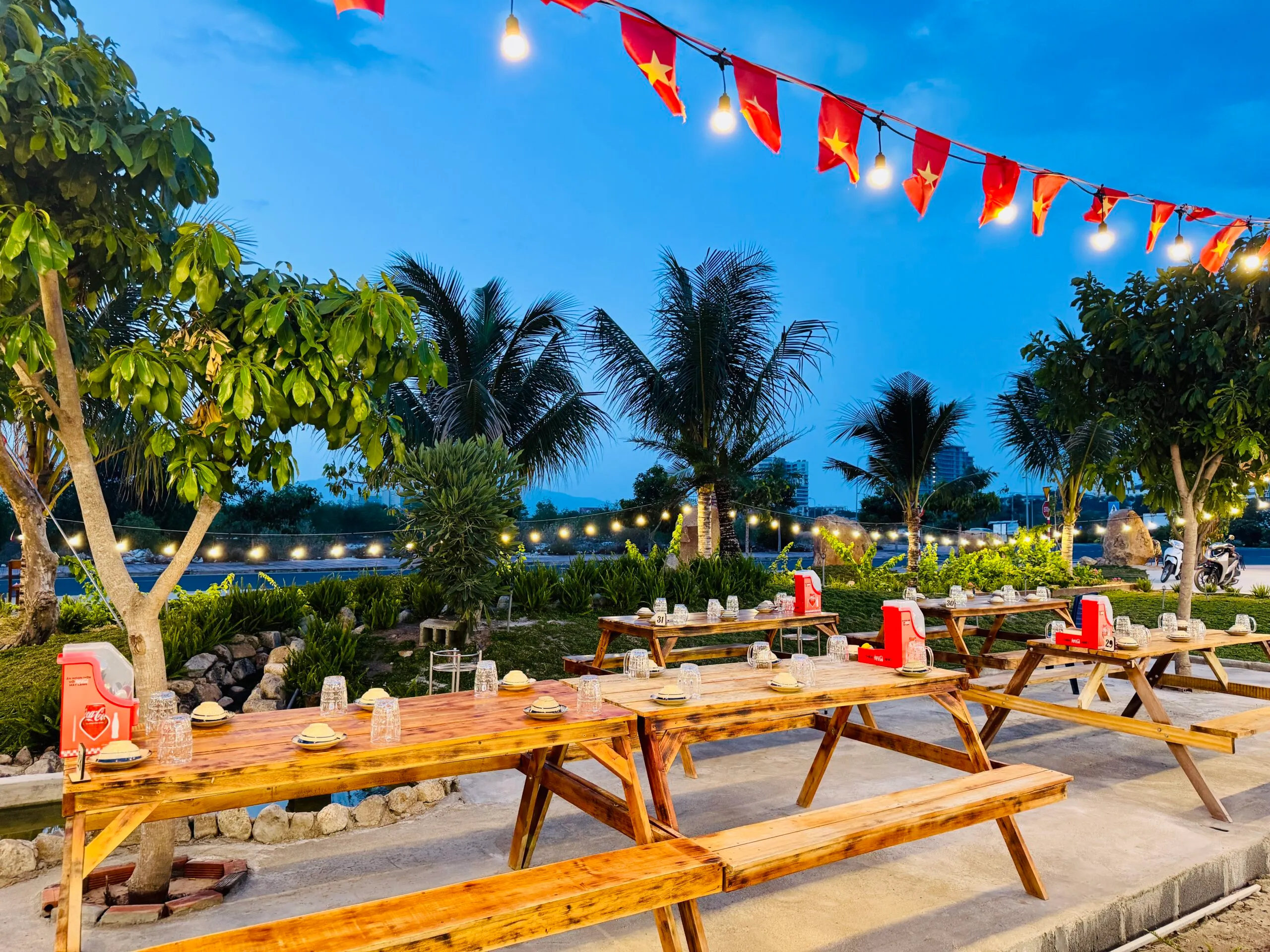 Không gian nhà hàng Hải sản Vịnh Cam Ranh