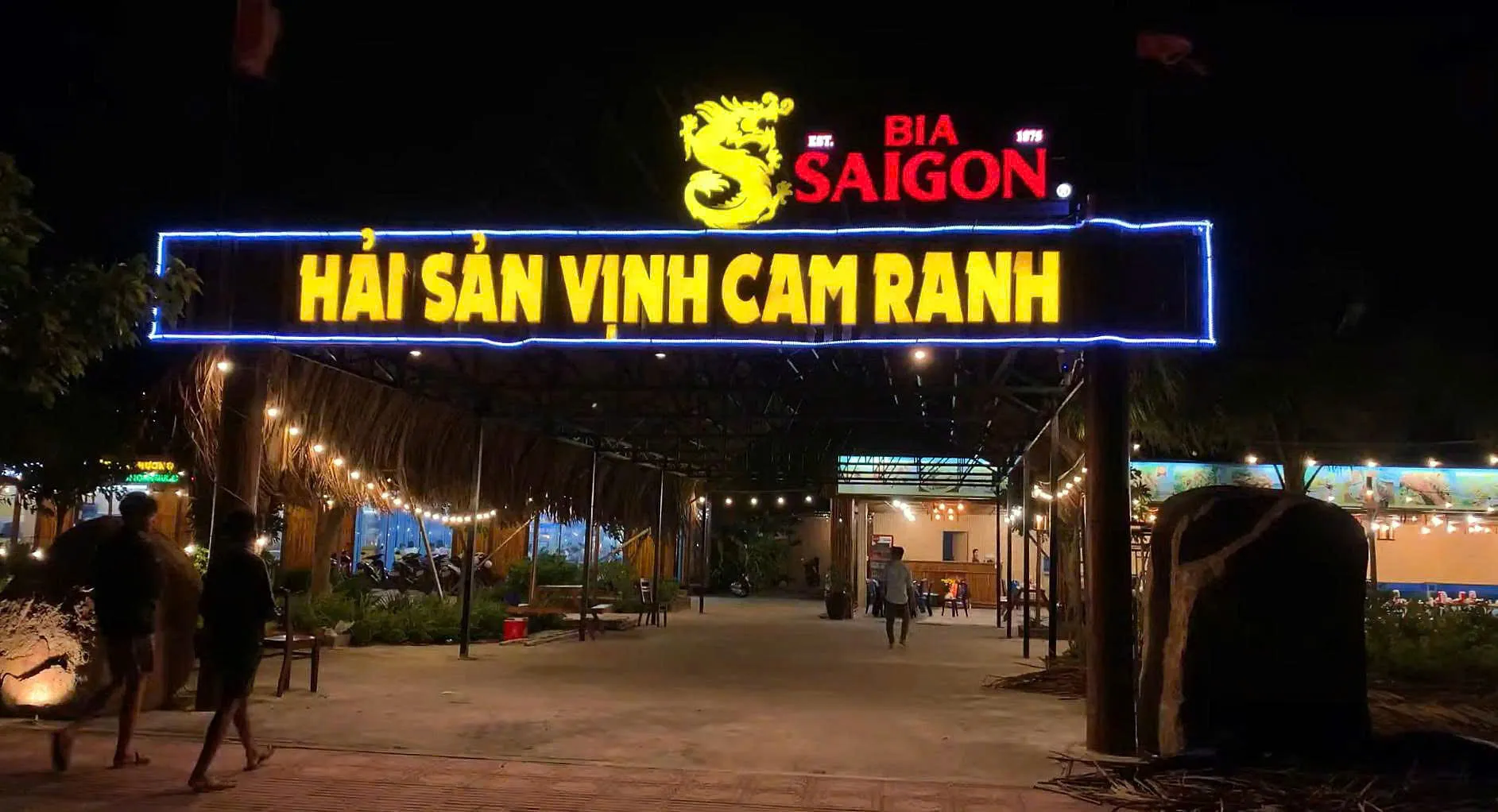 Nhà hàng hải sản vịnh Cam Ranh